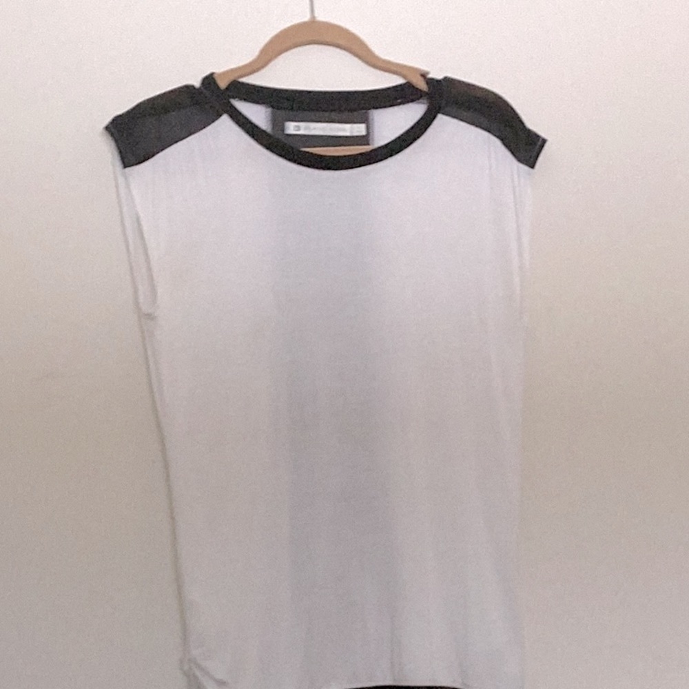 NWOT! Blanc Noir sleeveless Wht/Black Model/Spandex tank top in size S.